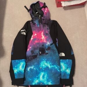 The North Face Invincible(Tron) Space Mountain Guide